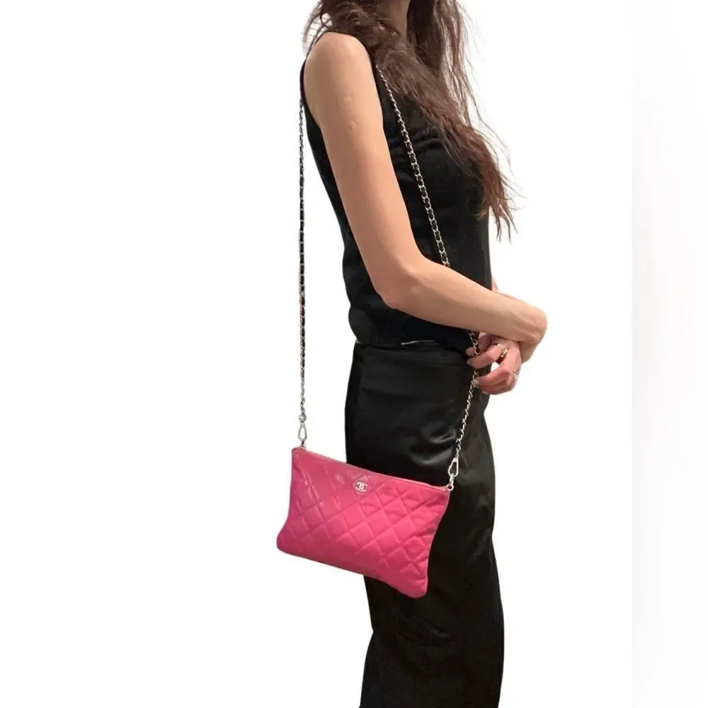 Chanel caviar Quilted pink leather Clutch